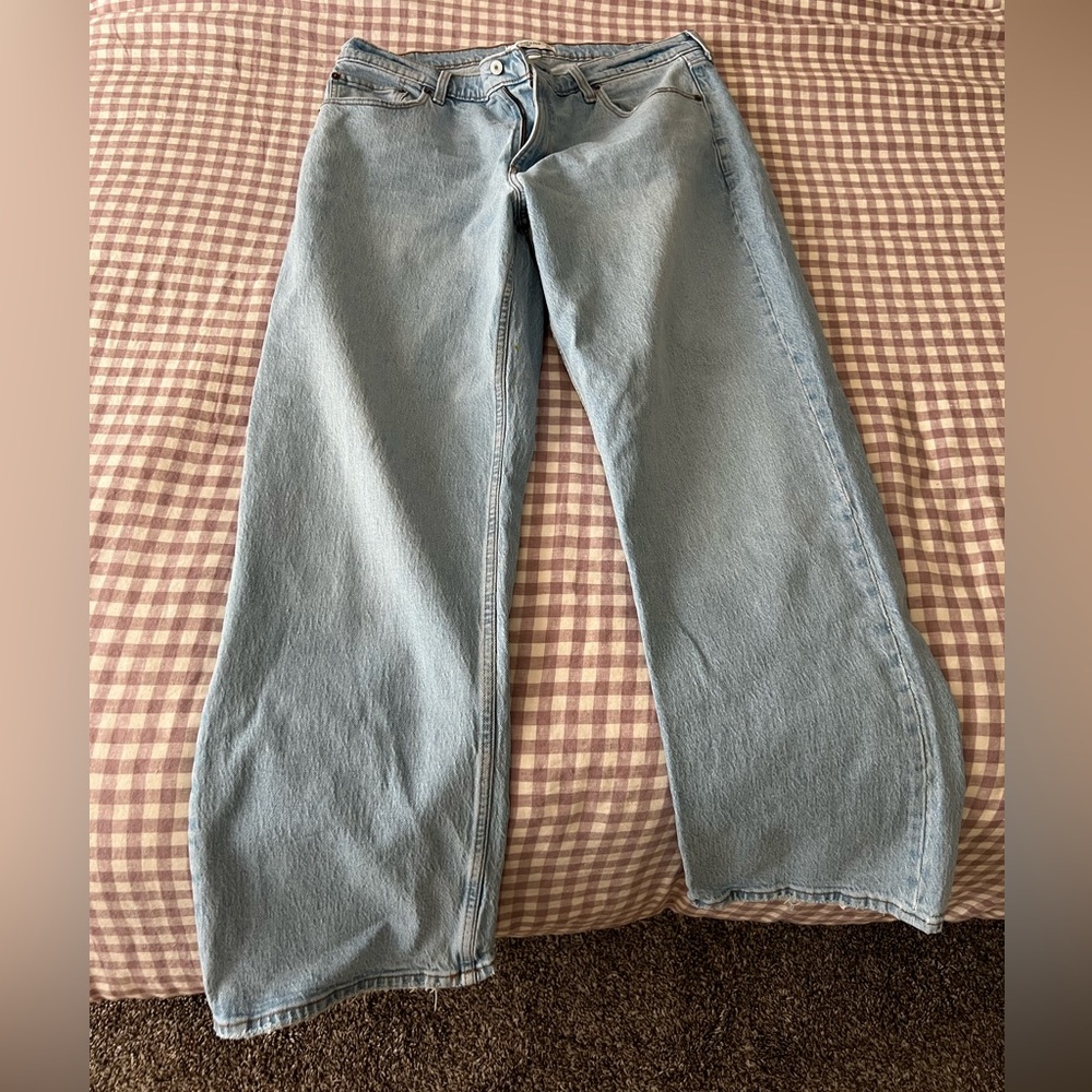Abercrombie Curve Love Baggy Low Rise Light Wash Denim Jeans